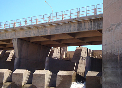 Puente sobre el Río Colorado